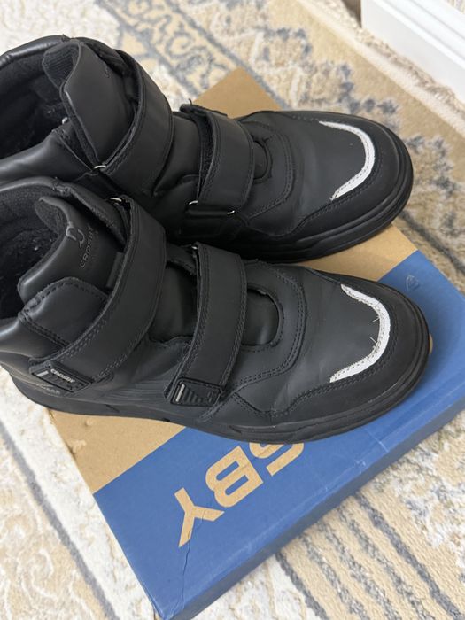 Продам демисезонные ботинки на мальчика