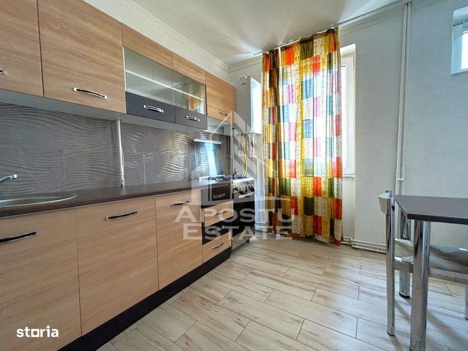 Apartament cu 3 camere 100mp Semidecomandat in zona Ultracentrala