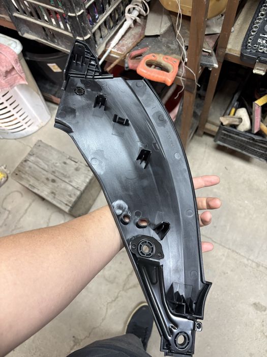 Левое крепление фары