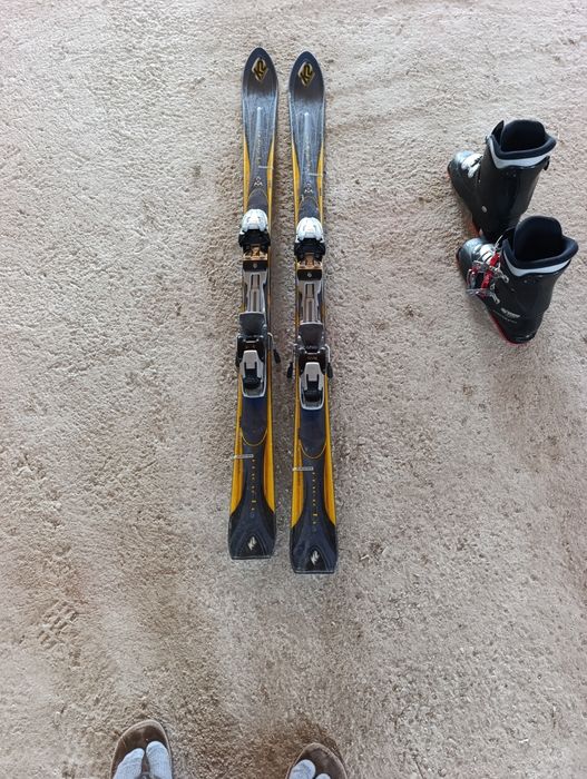 Schiuri 145 cm și clăpari 28