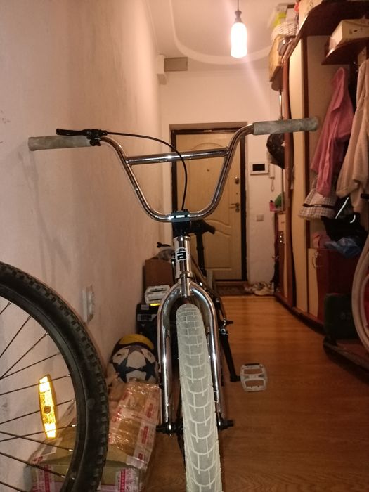 Продам BMX , белый , в хорошем состоянии