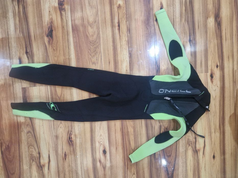 Costum de inot din neopren O'NEILL pt 9-10 ani