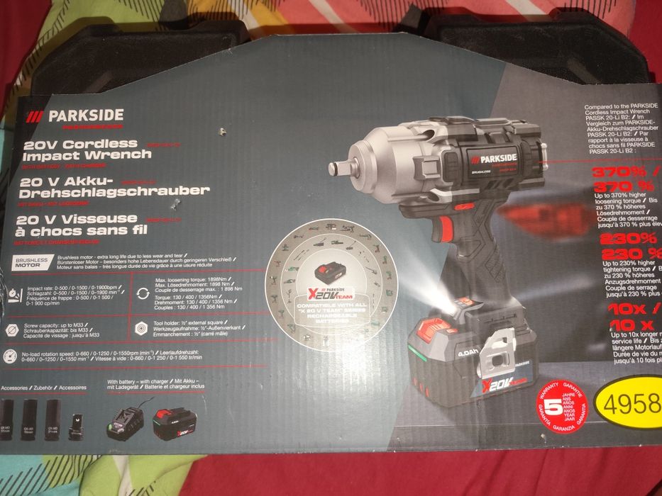 Акумулаторен ударен гайковерт