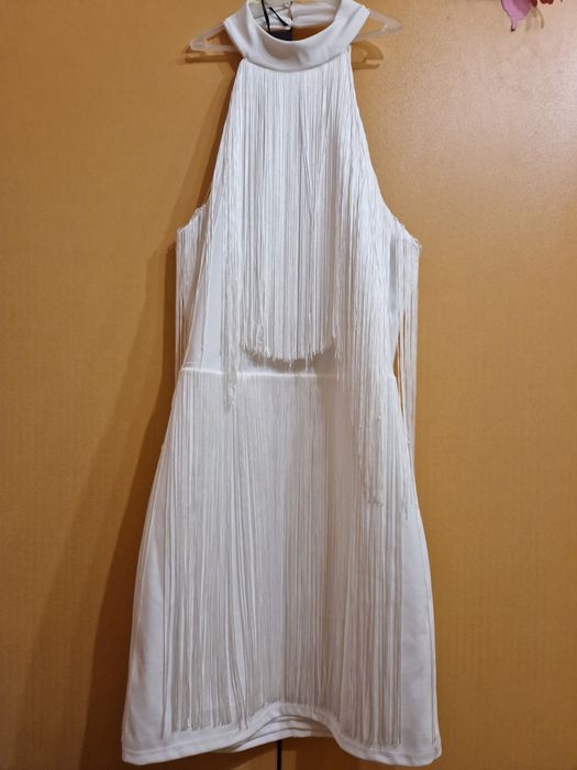 Ефектна дамска рокля с гол гръб