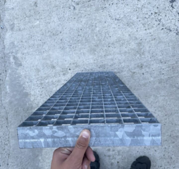 Trepte zincate galvanizate