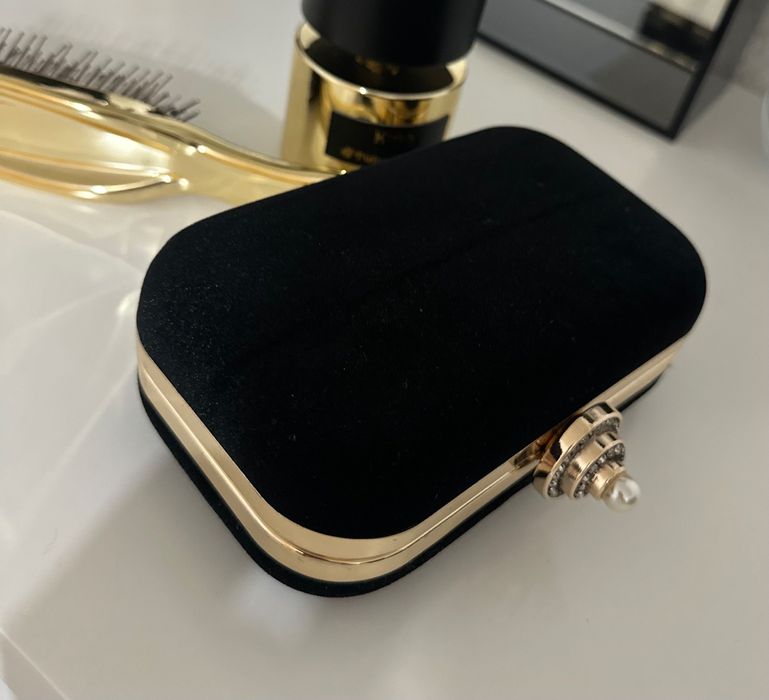 клатч из черного бархата