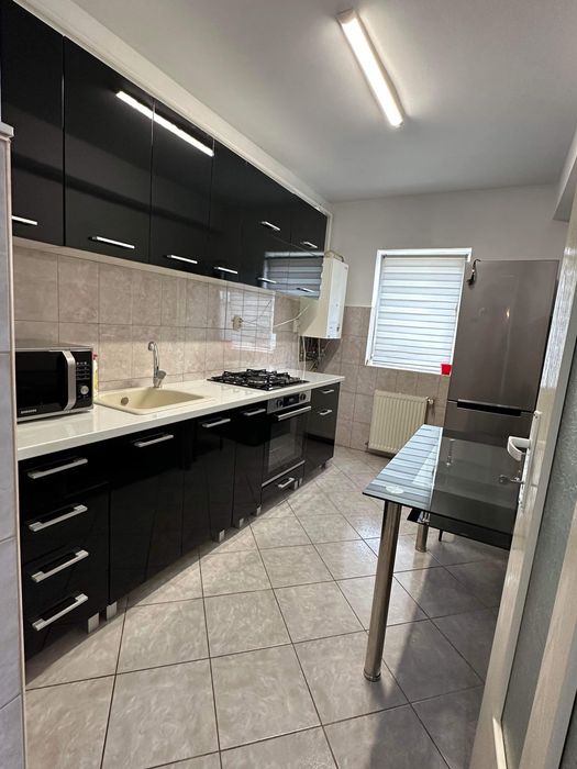 Proprietar Inchiriez Apartament cu 2 camere decomandat plus parcare