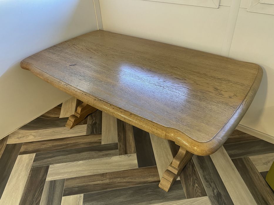 Masa din lemn masiv