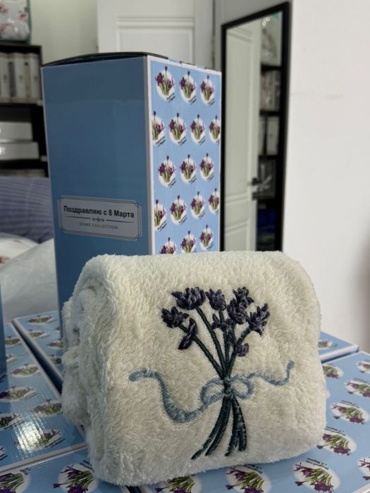 Плед в подарочной коробке 8 марта