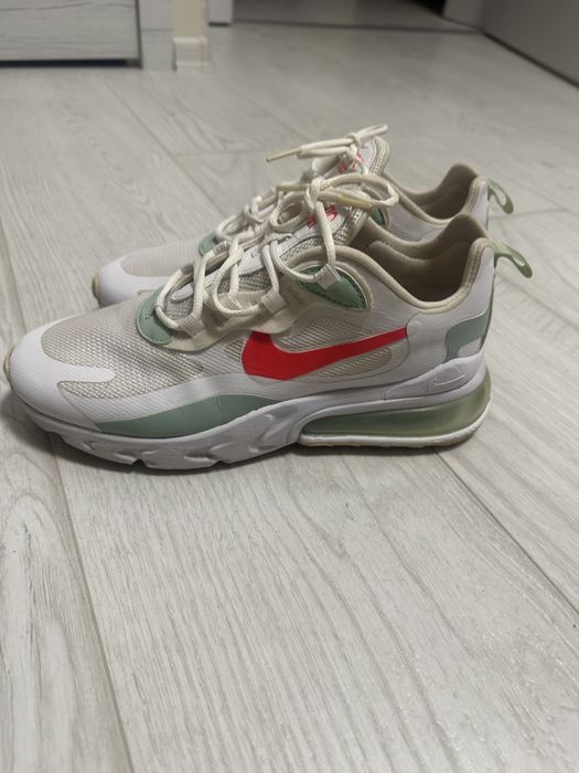 Дамски маратонки Nike 270