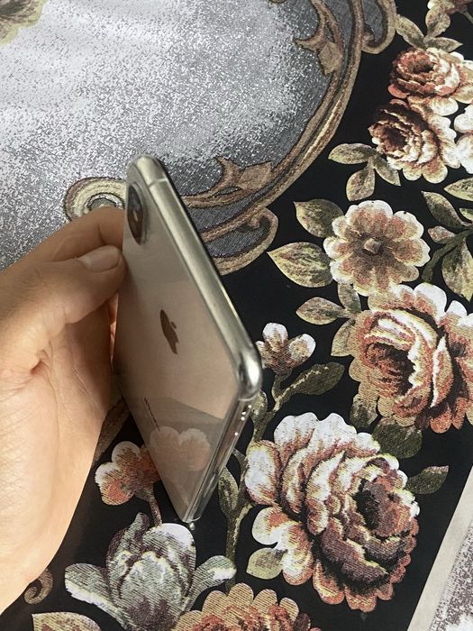 iPhone XS max продам