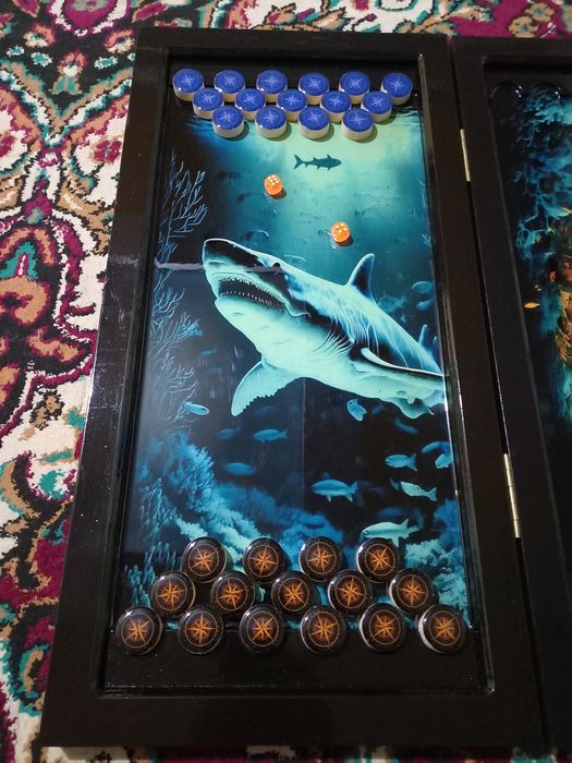 Продается нарды.Nardalar sotiladi. O'lchami 60x60 sm.