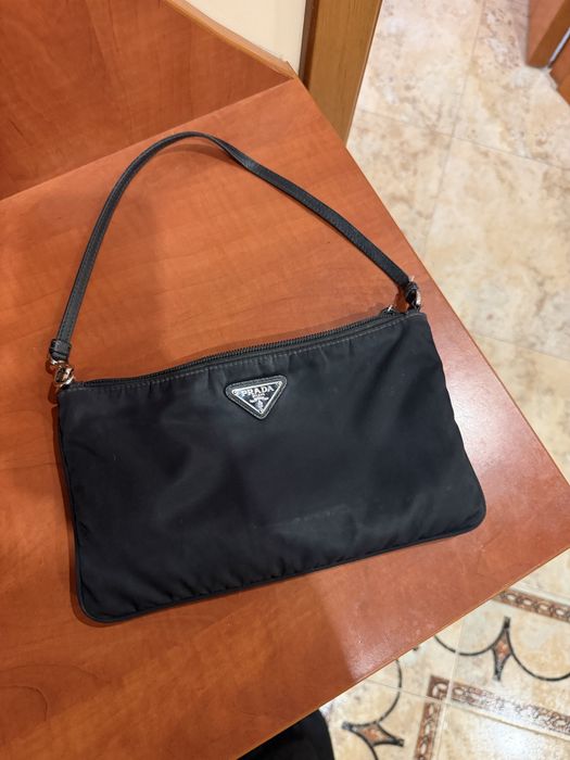 Ориганална дамска чанта Prada,закупена от Farfech