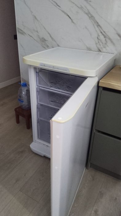 Срочно продам Морозильную камеру
