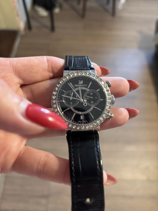 Часовник Swarovski