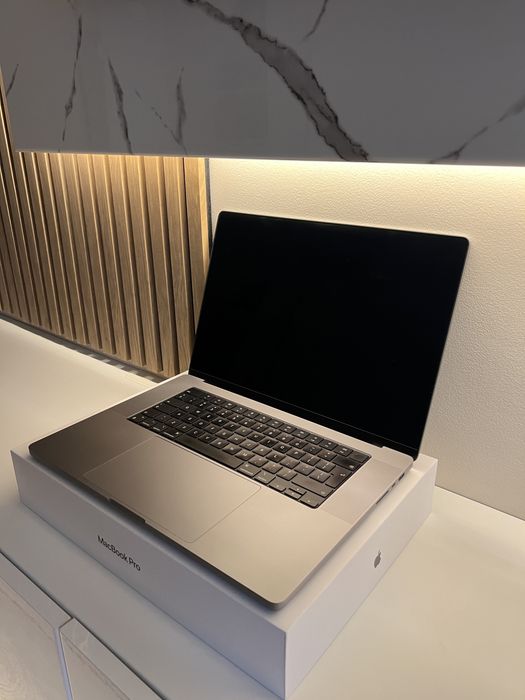 MacBook Pro 16'' (2021) - M1 Pro, 16GB RAM - IMPECABIL - Full box