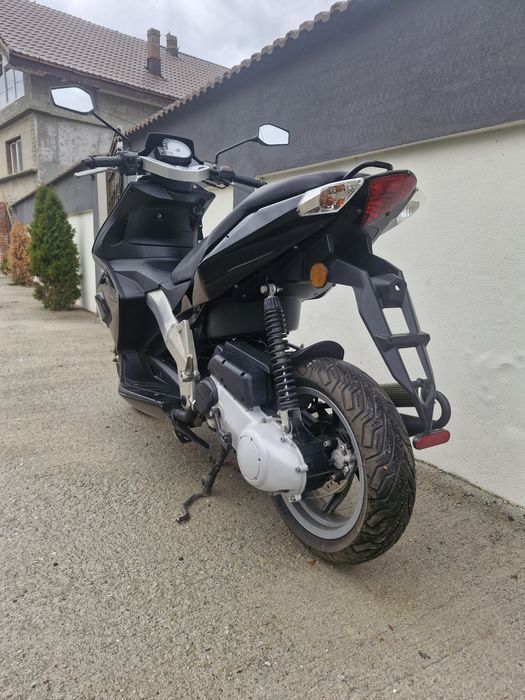 Vând scuter Derbi GP1 50CC motorizare piaggio