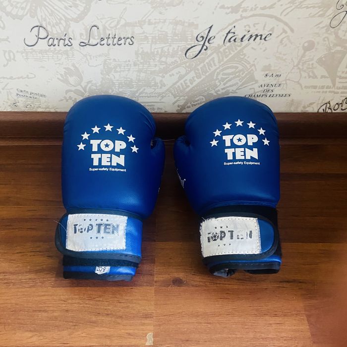 Продам шлем / перчатки 2 шт для бокса