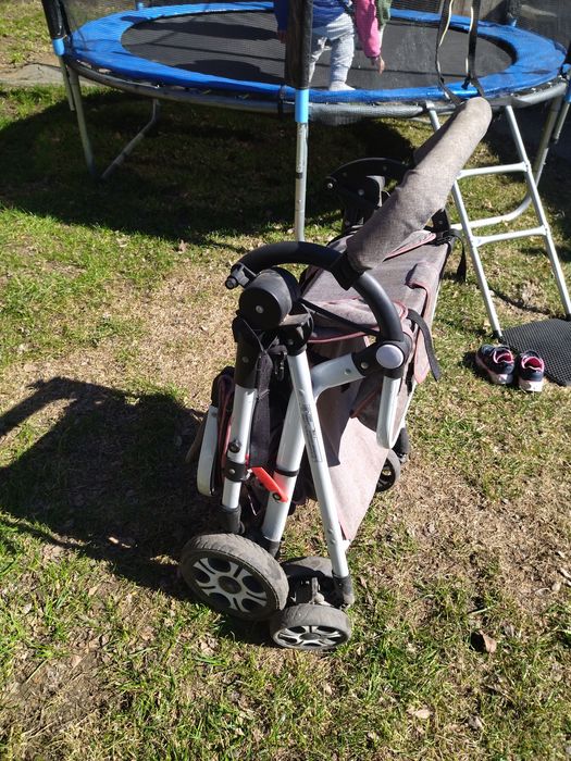Продам прогулочную коляску