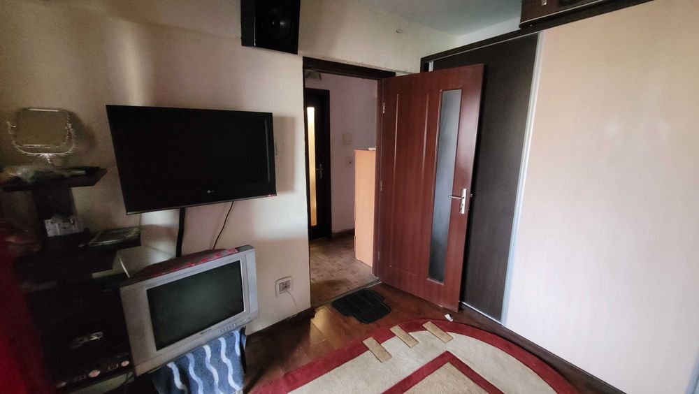 VAND AP3 cam Dec  Roman Nt R Musat ,propietar , predare imediata , partial renovat ,