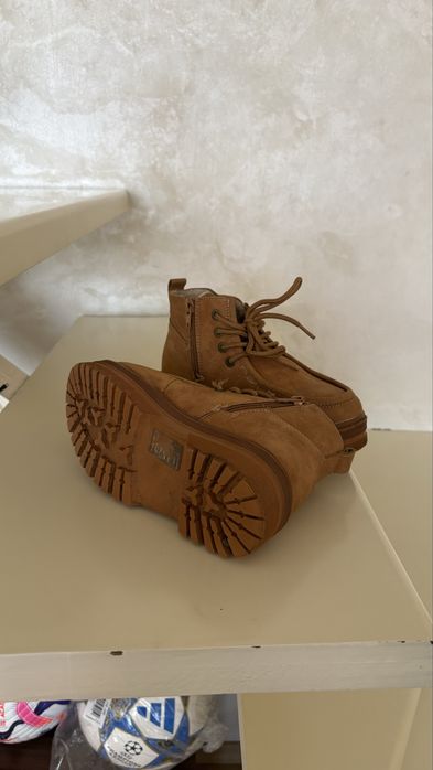 Маратонки Nike  и боти reserved 32 номер