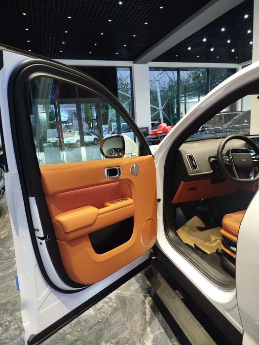 Lixiang L7 ultra в белом цвете