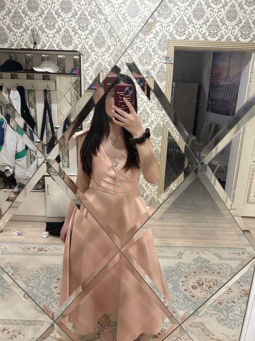 Платья вечерние.