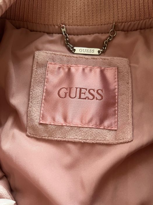 Розово, зимно  яке GUESS