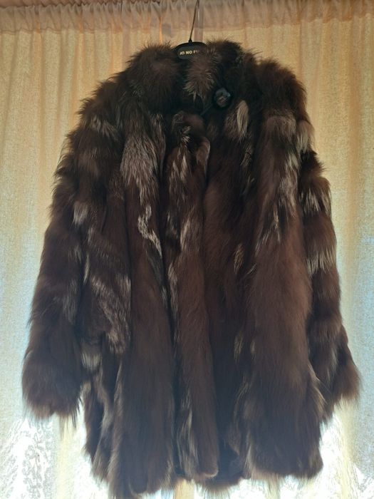 Vând haină de blană (de vulpe)