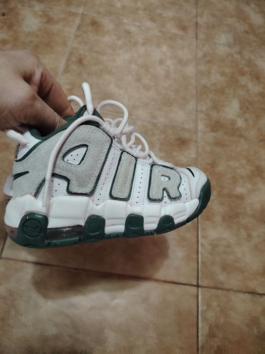 Vînd adidași nike uptempo