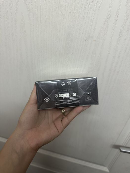 Prada paradoxe noir