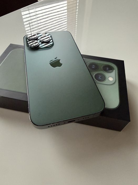 Iphone 13 PRO GREEN 128 GB със 6 кейса