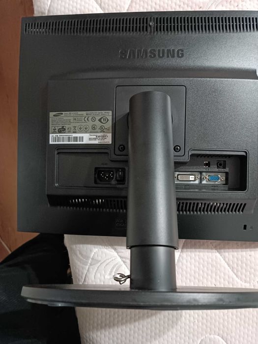 Vind monitor Samsung nou la cutie