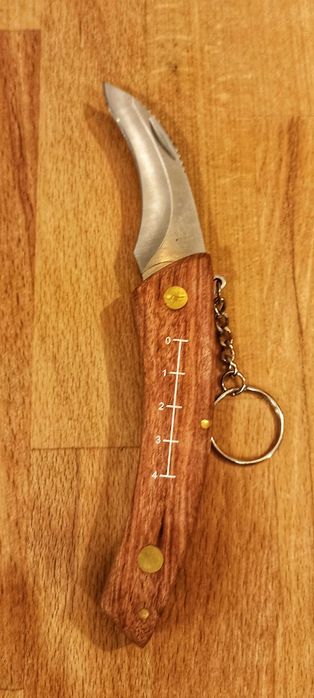 Сгъваем нож за гъби с четка