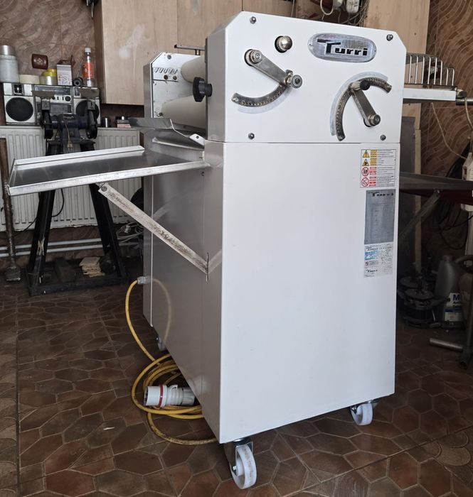 Vând  mașină de modelat