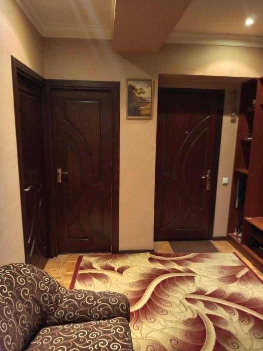 Продаётся 4/4/4 на Ц-6 среднее состояние 87м2 частично с мебелью