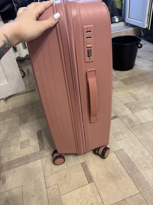 Чемодан с сумкой