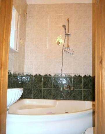 Дава се под наем Тристаен апартамент в София, Лозенец - 16 кв.м за 295.8 € - Снимка #4