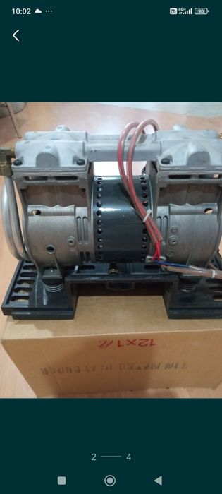 Продавам  стоматологичен компресор.Полирмашина.