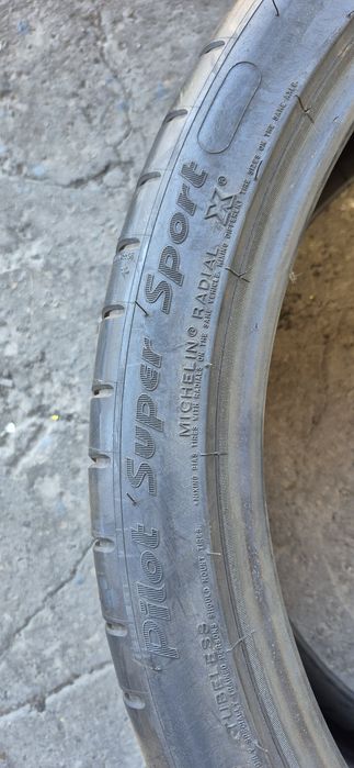 4 anvelope vara noi,2 Goodyear,2 Michelin 265/35/22.Pretul este pe bucata.