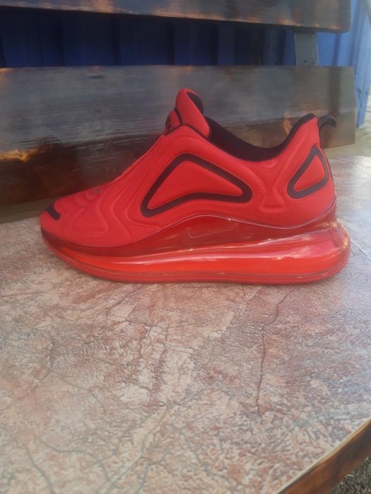 Продам оригинальные кроссы Найк