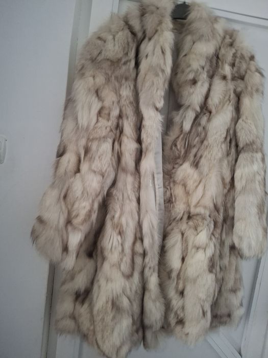 Vând haina de vulpe