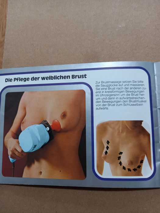 Прекрасен немски масажор с 9 преставки и стойка метален