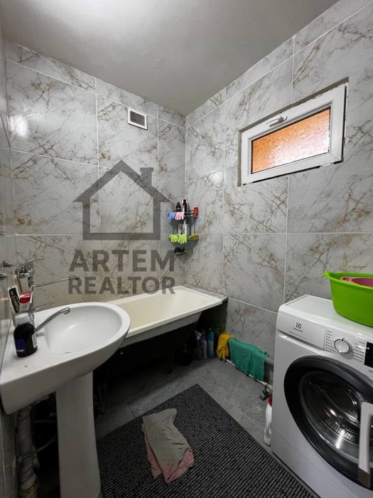 2в4/2/4 77 серия Дом быта м-ялангач / кирпич / все раздельно