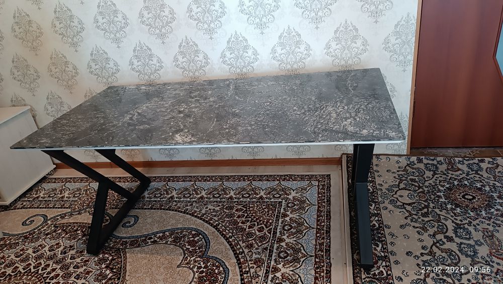 Темір карказды стол