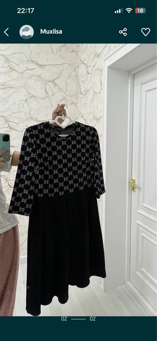 Ko’ylak qora rang.