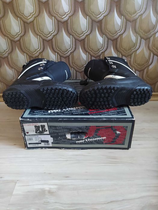 Сноу борд обувки 42 номер( 27 см стелка) и 32,5 номер(20,5 см стелка)