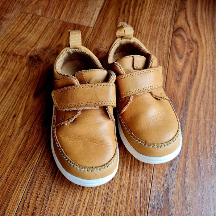 Pantofi Clarks 22.5 piele extrem de usori si flexibili