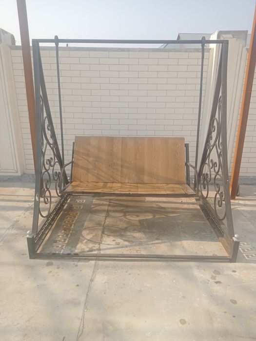 Продам качелю на ножках