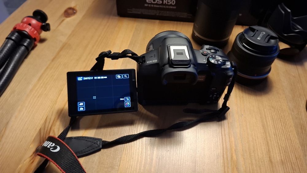 Canon R50 Mirrorless- APS - C с три обектива